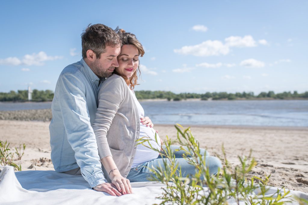 Sabrina Tilly Fotografie - Babybauch Shooting Elbstrand Hamburg
